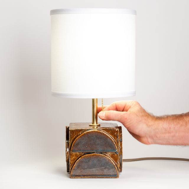 Geometria ceramic table lamp in cocoa blue metallic, detail, J Schatz