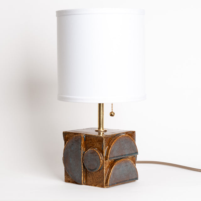 Geometria ceramic table lamp in cocoa blue metallic, side view, J Schatz