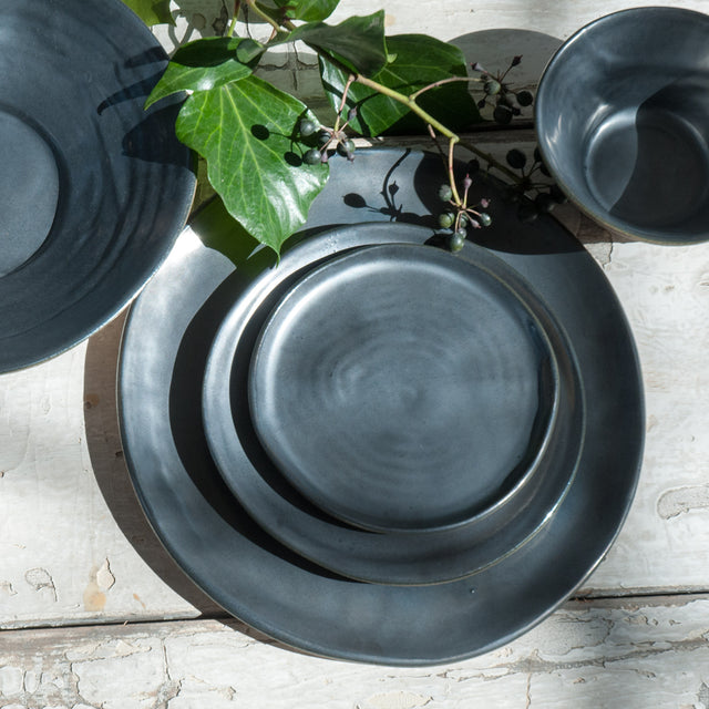 JS 157 Metallic Black Tableware Detail 1