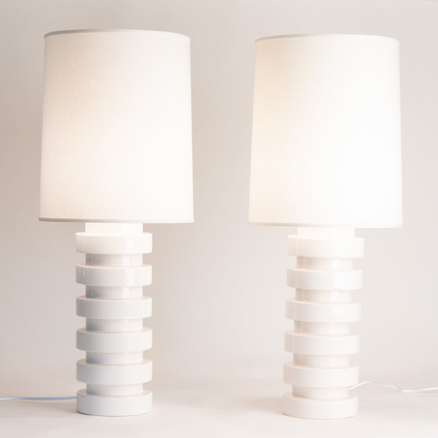 High-gloss white ceramic Wide Tooth table lamp pair, J Schatz.